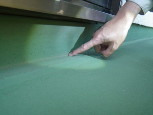 シート防水に切れ目がないか確認