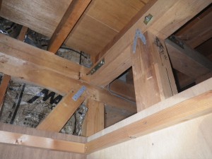 天井点検口から小屋組の確認